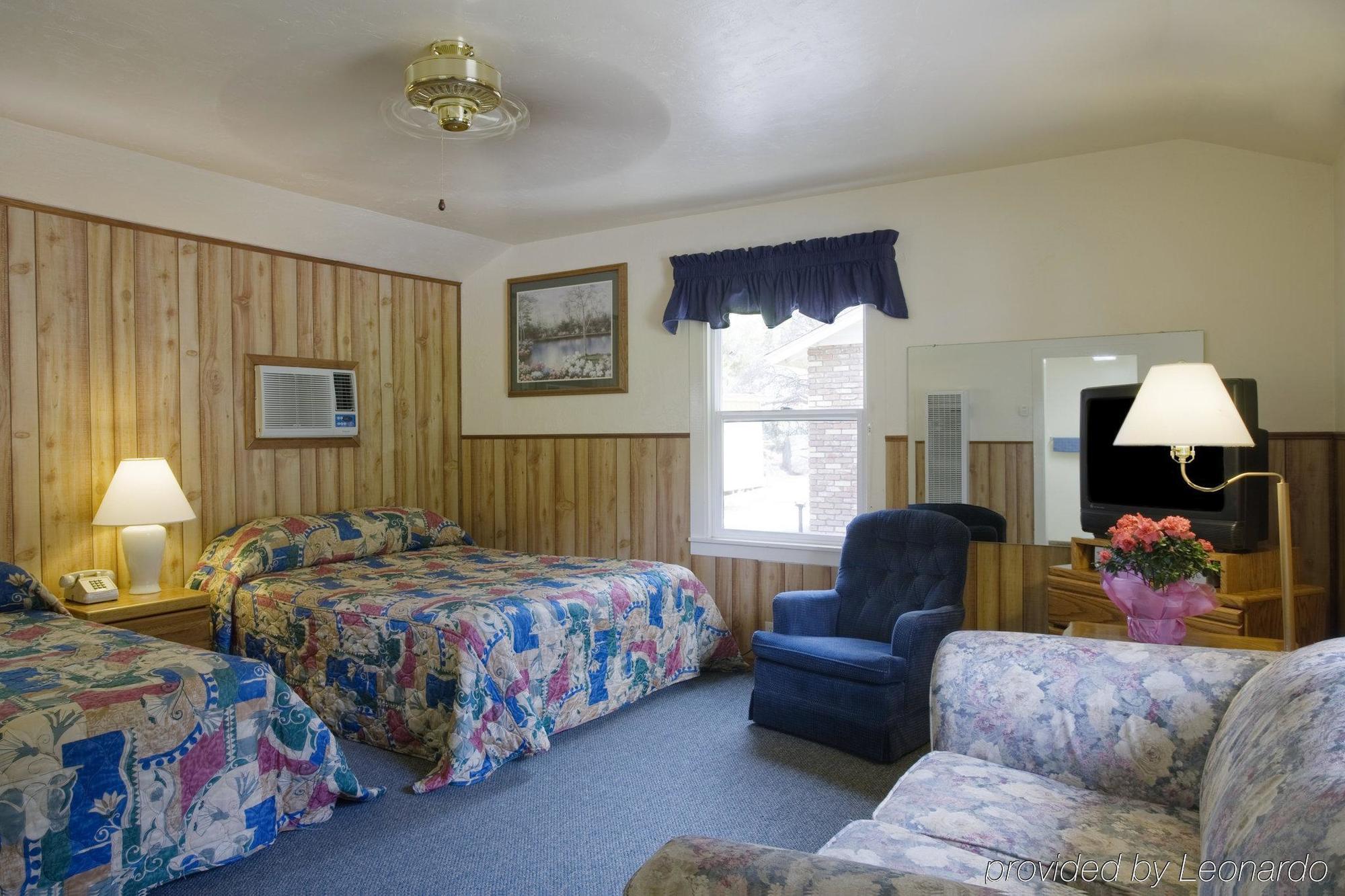 Lazy J Ranch Motel 쓰리리버스 객실 사진