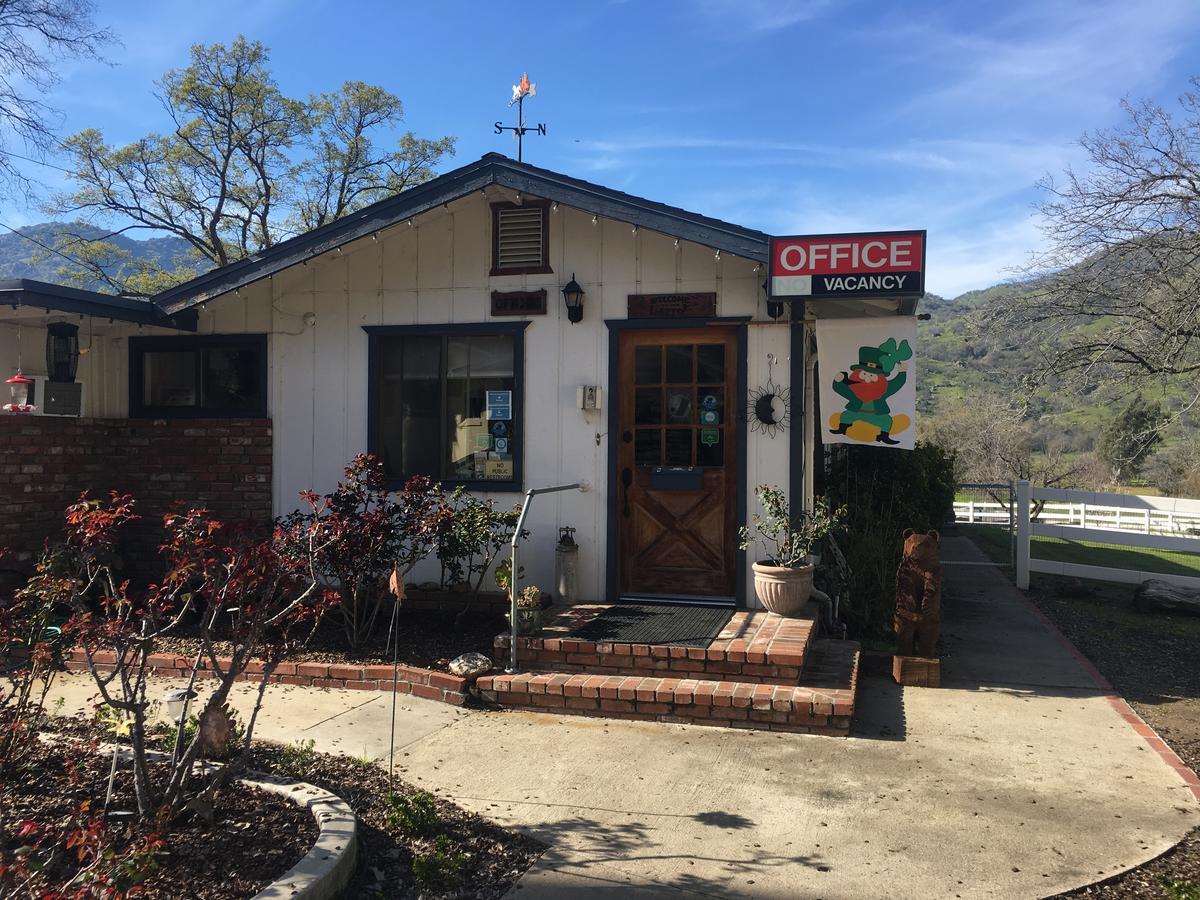 Lazy J Ranch Motel 쓰리리버스 외부 사진